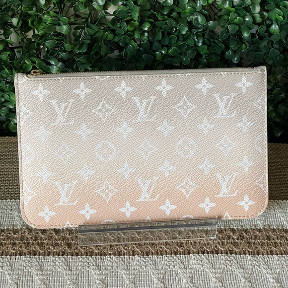 Louis Vuitton Rare Ombré Neverfull Pouch Wristlet - Picture 1 of 3